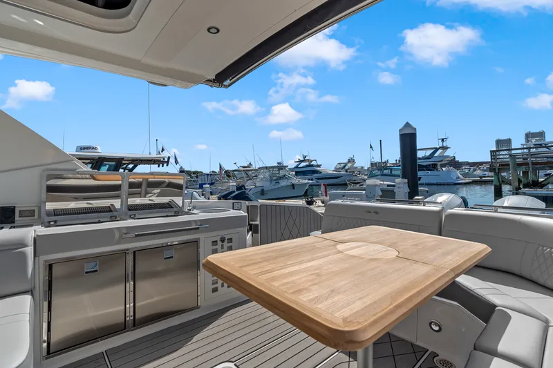 Slide: The Image of Sea Ray SLX 400 Outboard 2026 - 20