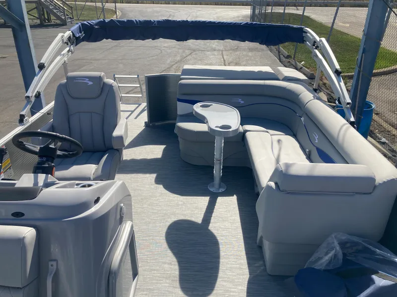 Slide: The Image of 2023 Bennington 21 SL pontoon boat interior with seating and steering console. - 4