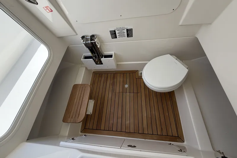 Slide: The Image of Boston Whaler 330 Outrage 2026 - 57