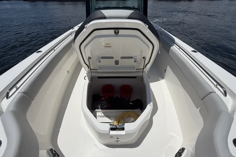 Slide: The Image of Boston Whaler 330 Outrage 2026 - 54