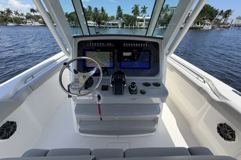 Slide: The Image of Boston Whaler 330 Outrage 2026 - 39