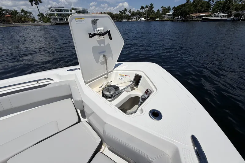 Slide: The Image of Boston Whaler 330 Outrage 2026 - 51