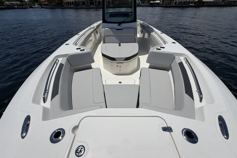 Slide: The Image of Boston Whaler 330 Outrage 2026 - 52