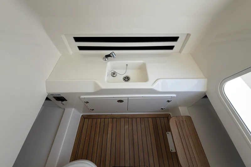 Slide: The Image of Boston Whaler 330 Outrage 2026 - 58