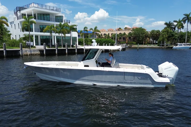 Slide: The Image of Boston Whaler 330 Outrage 2026 - 10