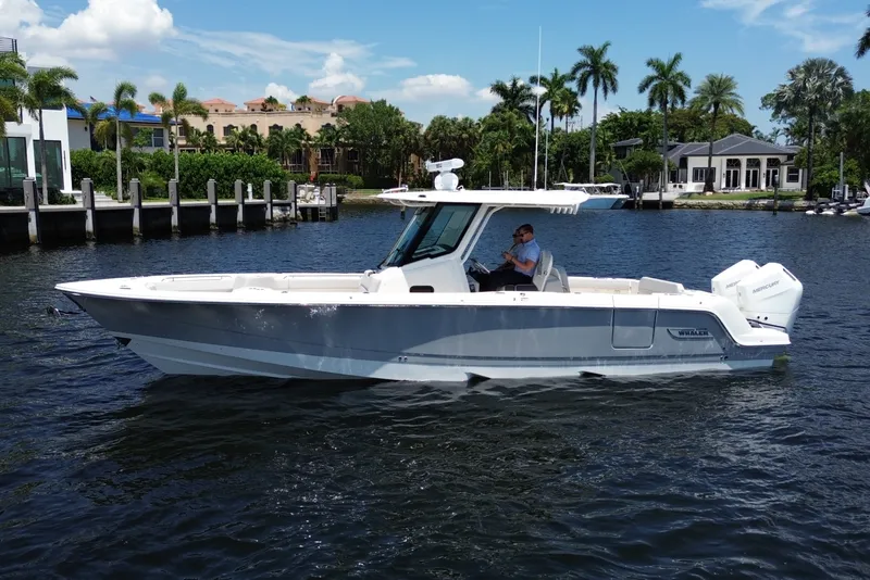 Slide: The Image of Boston Whaler 330 Outrage 2026 - 11