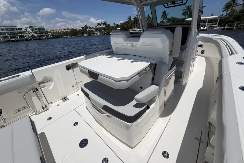 Slide: The Image of Boston Whaler 330 Outrage 2026 - 35