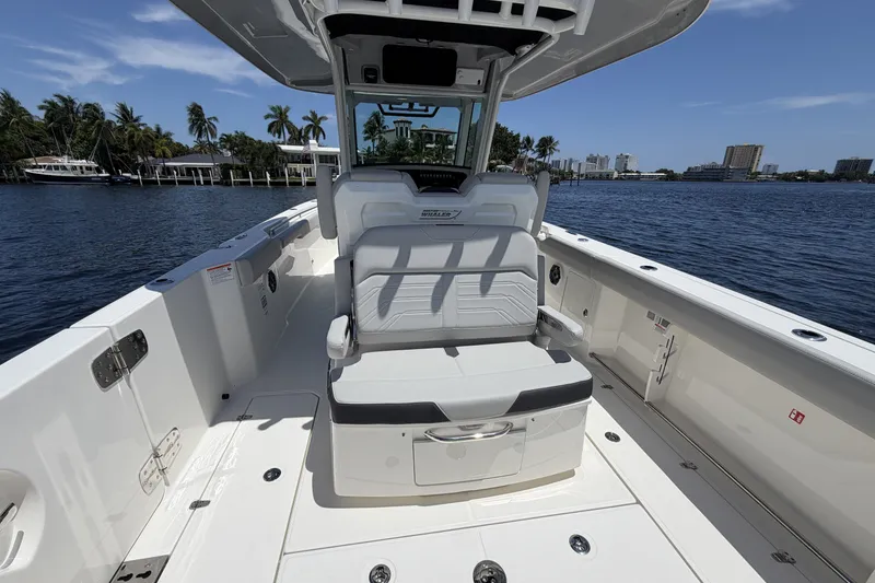 Slide: The Image of Boston Whaler 330 Outrage 2026 - 33
