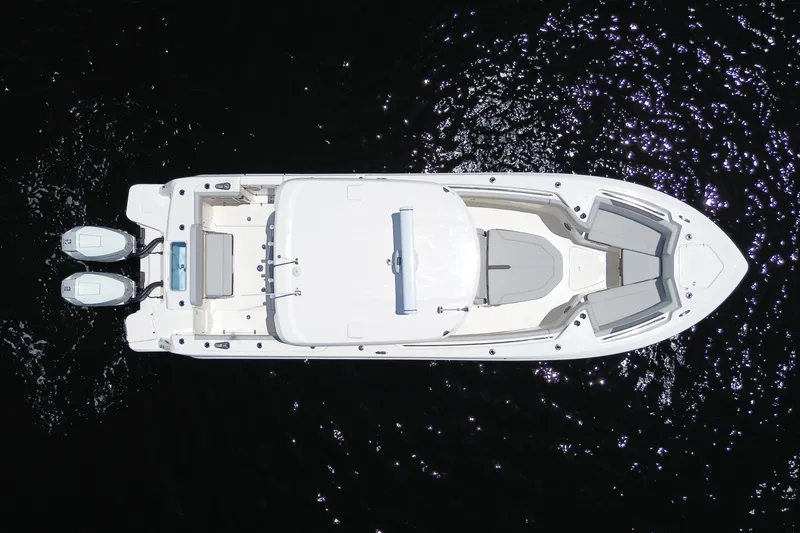 Slide: The Image of Boston Whaler 330 Outrage 2026 - 18
