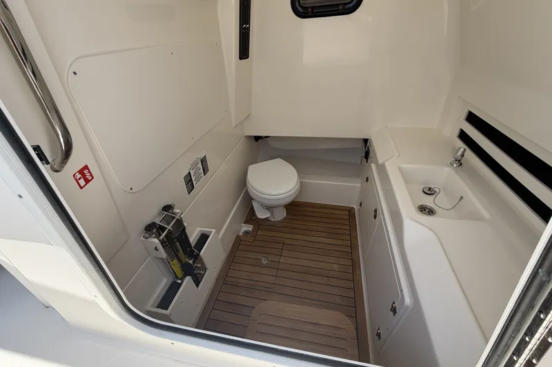 Slide: The Image of Boston Whaler 330 Outrage 2026 - 56