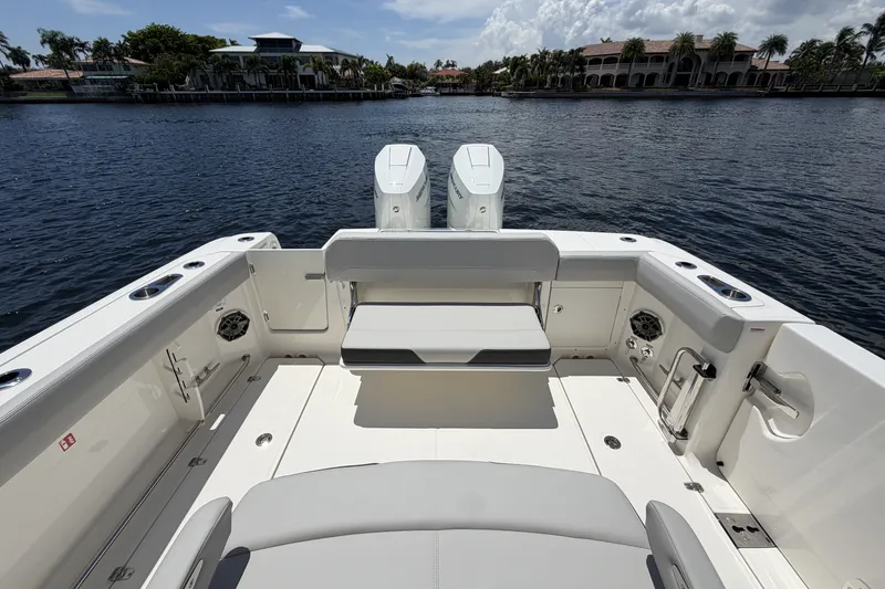 Slide: The Image of Boston Whaler 330 Outrage 2026 - 26