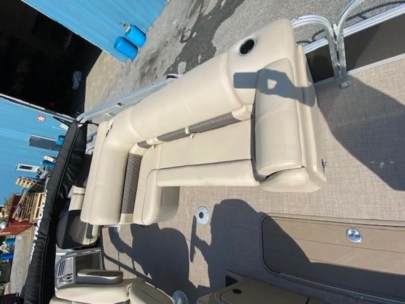 Slide: The Image of 2022 Sun Tracker FB 22 XP3 pontoon boat with beige seating and blue background. - 9