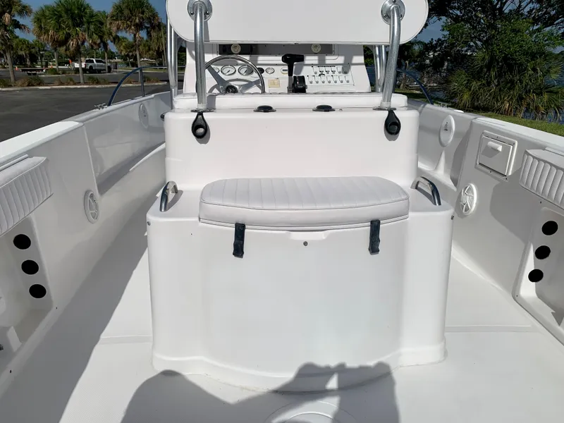 Slide: The Image of 2004 Pro-Line 25 Sport boat interior with seating and console. - 11