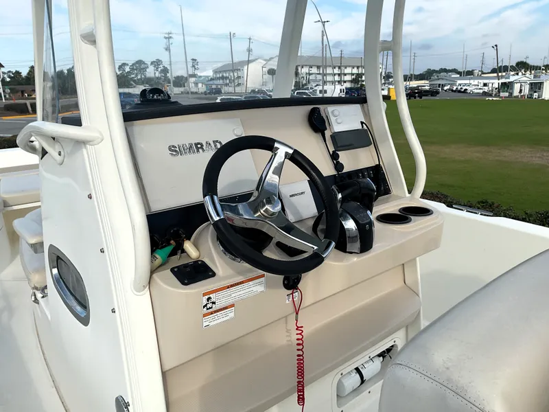 Slide: The Image of Boston Whaler 270 Dauntless 2019 - 14