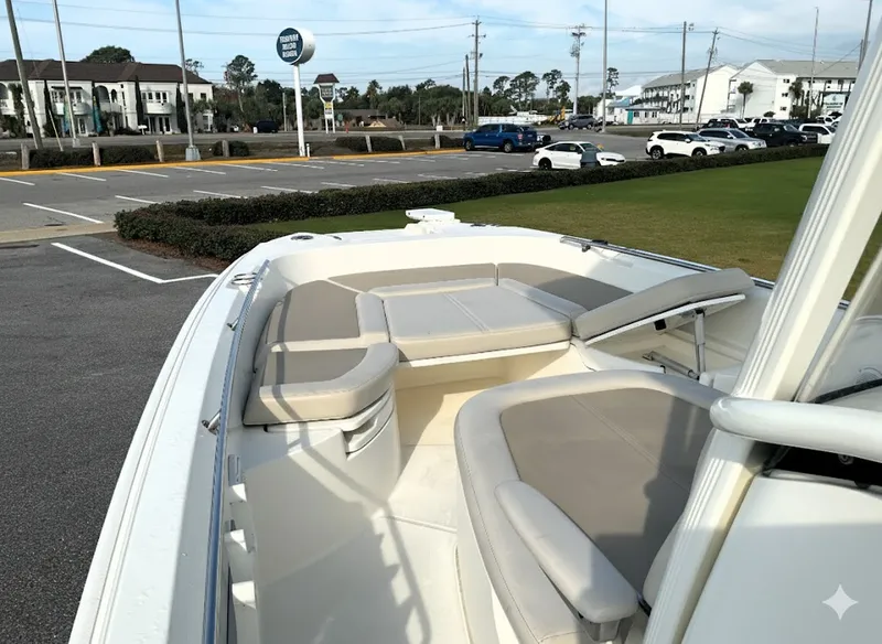 Slide: The Image of Boston Whaler 270 Dauntless 2019 - 18