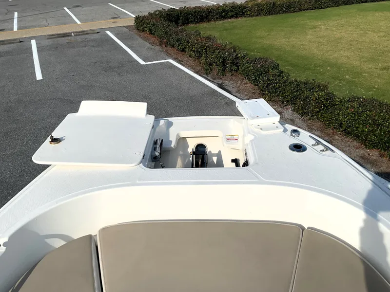 Slide: The Image of Boston Whaler 270 Dauntless 2019 - 20
