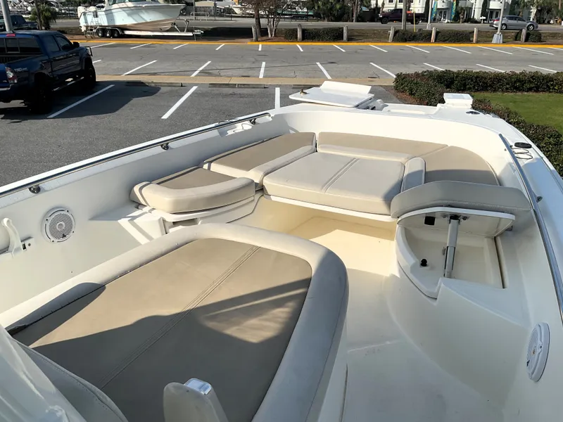 Slide: The Image of Boston Whaler 270 Dauntless 2019 - 21