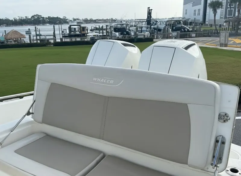 Slide: The Image of Boston Whaler 270 Dauntless 2019 - 22