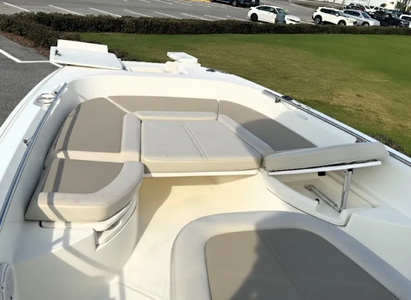 Slide: The Image of Boston Whaler 270 Dauntless 2019 - 23
