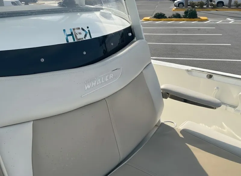 Slide: The Image of Boston Whaler 270 Dauntless 2019 - 25