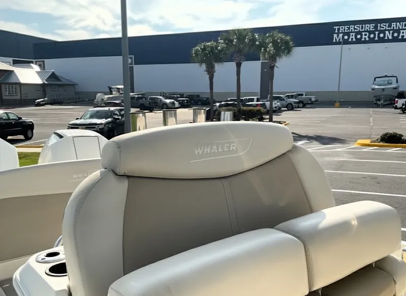 Slide: The Image of Boston Whaler 270 Dauntless 2019 - 26
