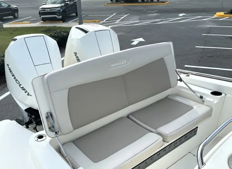 Slide: The Image of Boston Whaler 270 Dauntless 2019 - 28