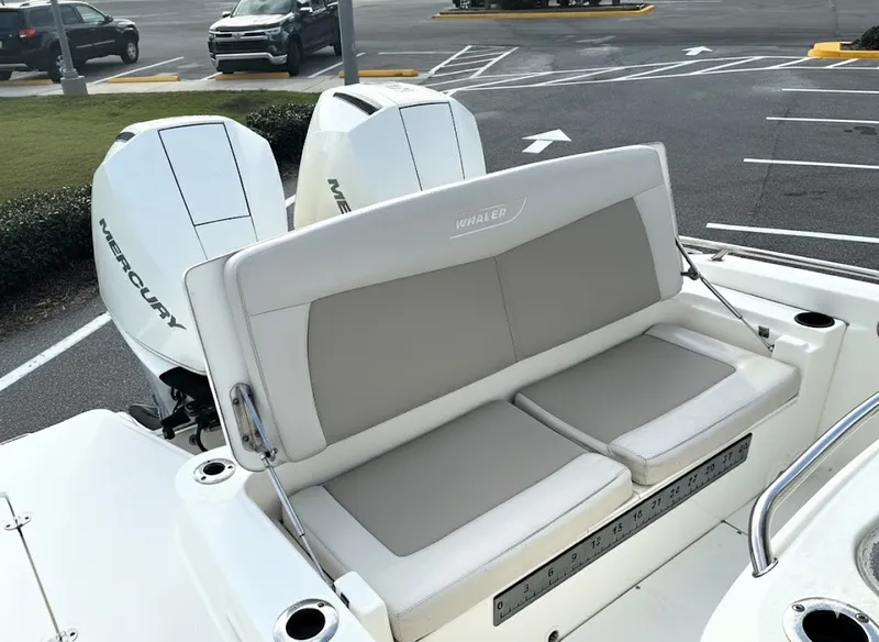 Slide: The Image of Boston Whaler 270 Dauntless 2019 - 8
