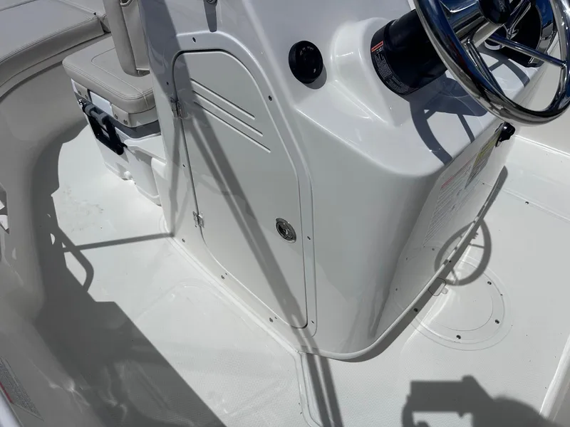 Slide: The Image of Boston Whaler 170 Montauk 2026 - 10
