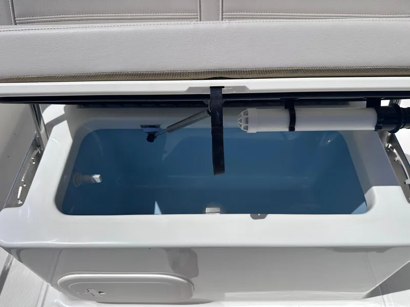 Slide: The Image of Boston Whaler 170 Montauk 2026 - 15