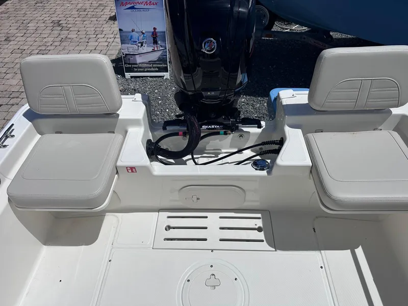 Slide: The Image of Boston Whaler 170 Montauk 2026 - 16