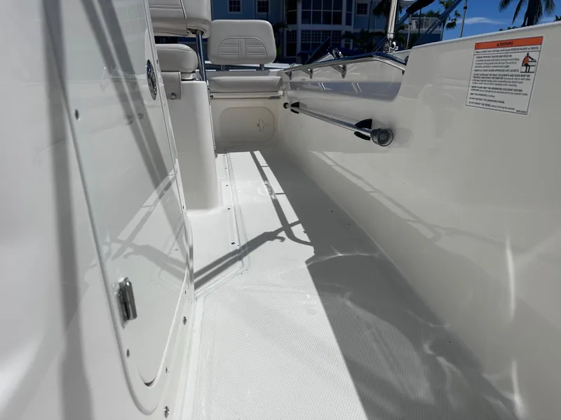 Slide: The Image of Boston Whaler 170 Montauk 2026 - 7