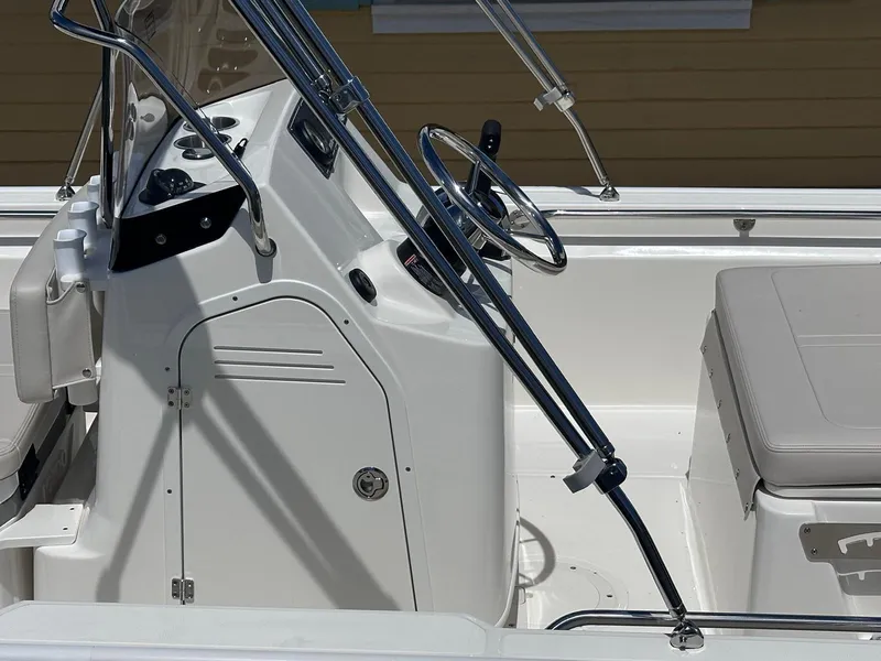 Slide: The Image of Boston Whaler 170 Montauk 2026 - 8