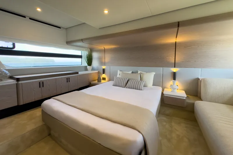 Slide: The Image of Azimut Fly 53 2026 - 37