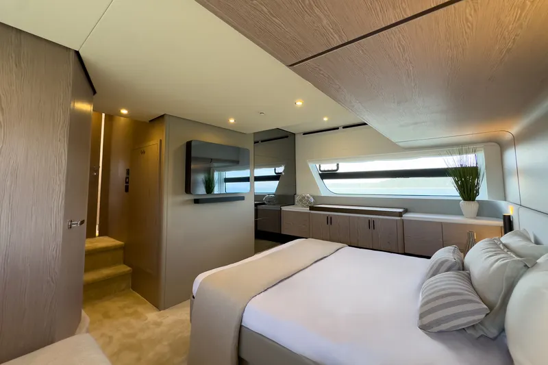 Slide: The Image of Azimut Fly 53 2026 - 42