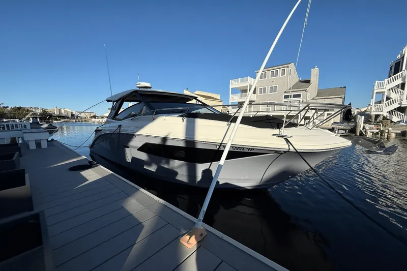 Slide: The Image of Sea Ray 320 SUNDANCER 2021 - 0