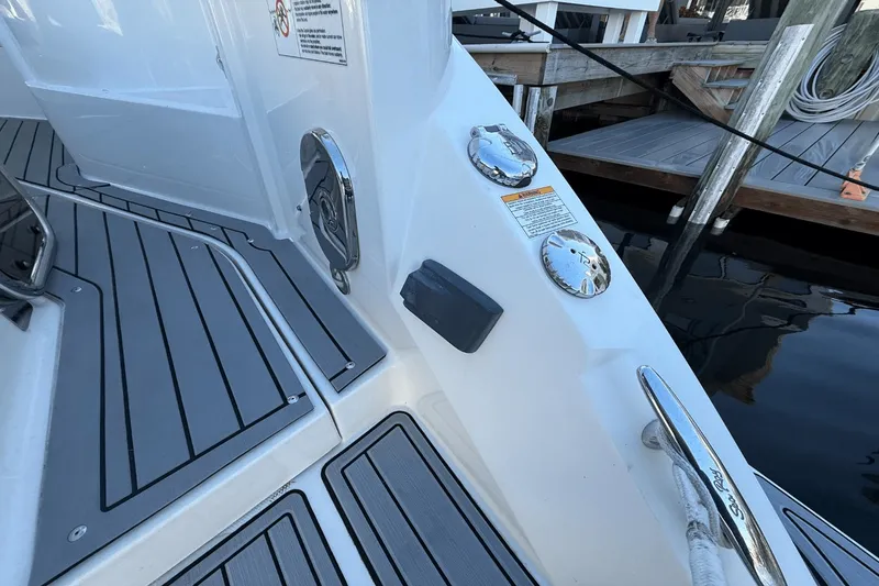Slide: The Image of Sea Ray 320 SUNDANCER 2021 - 12