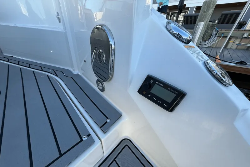 Slide: The Image of Sea Ray 320 SUNDANCER 2021 - 13