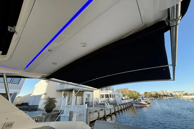 Slide: The Image of Sea Ray 320 SUNDANCER 2021 - 29