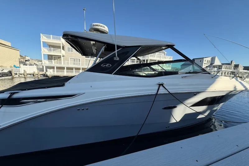 Slide: The Image of Sea Ray 320 SUNDANCER 2021 - 3