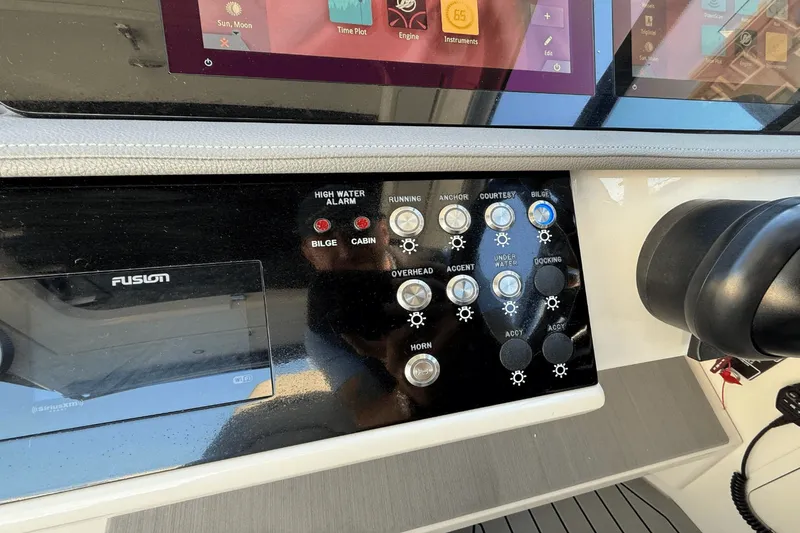 Slide: The Image of Sea Ray 320 SUNDANCER 2021 - 41