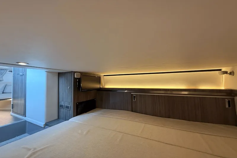 Slide: The Image of Sea Ray 320 SUNDANCER 2021 - 58