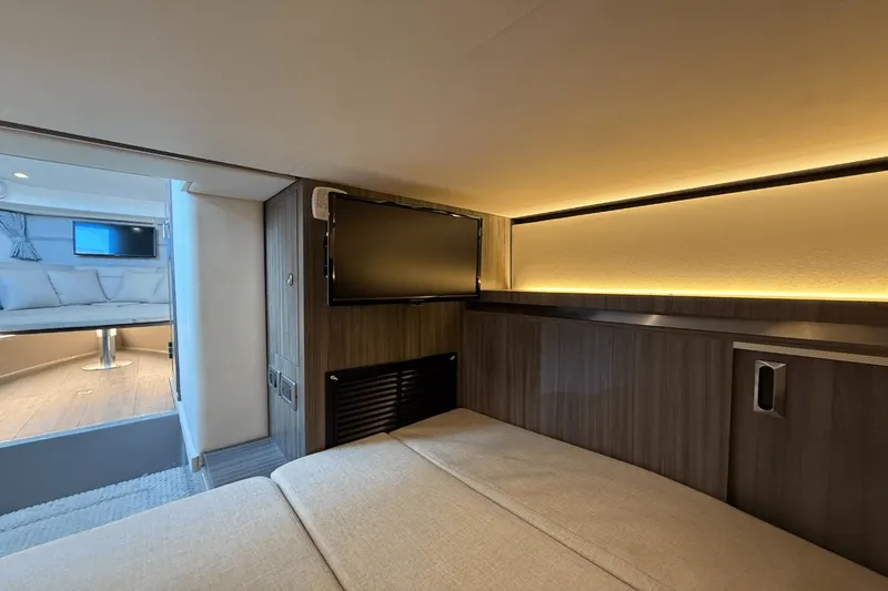 Slide: The Image of Sea Ray 320 SUNDANCER 2021 - 59
