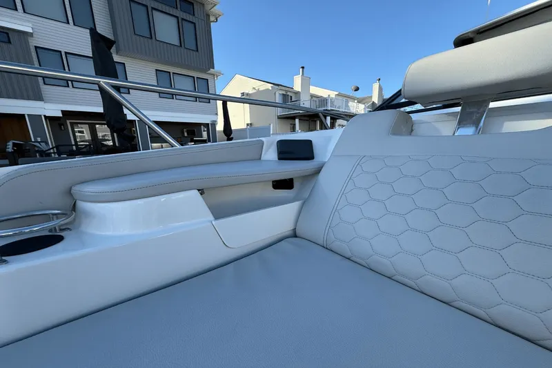 Slide: The Image of Sea Ray 320 SUNDANCER 2021 - 67