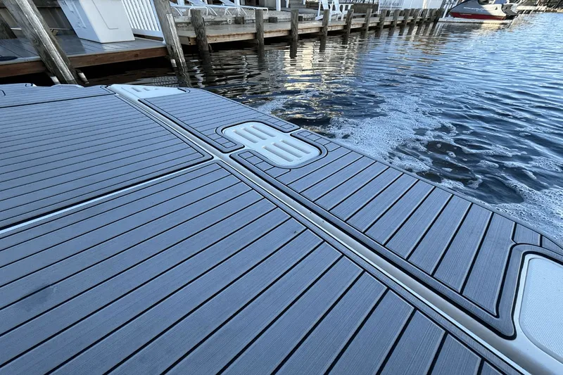 Slide: The Image of Sea Ray 320 SUNDANCER 2021 - 7