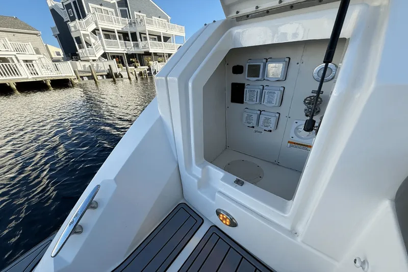 Slide: The Image of Sea Ray 320 SUNDANCER 2021 - 9
