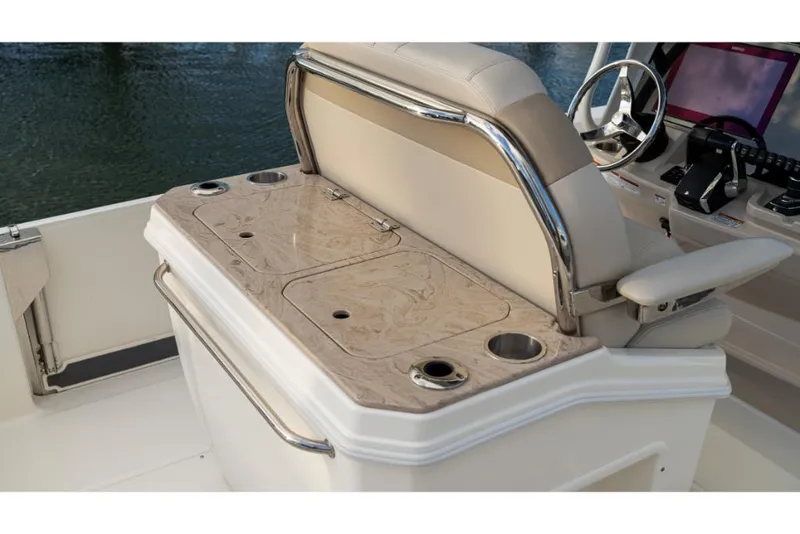 Slide: The Image of Boston Whaler 280 Dauntless 2023 - 60