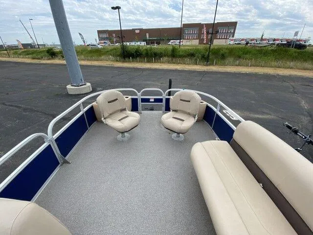 Slide: The Image of 2017 Sun Tracker Fishin' Barge 24 DLX pontoon boat interior with seating. - 7