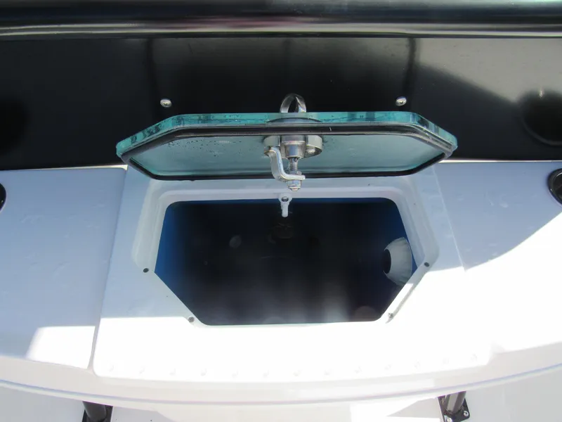 Slide: The Image of Livewell on the 2023 Everglades 253 CC center console boat. - 26
