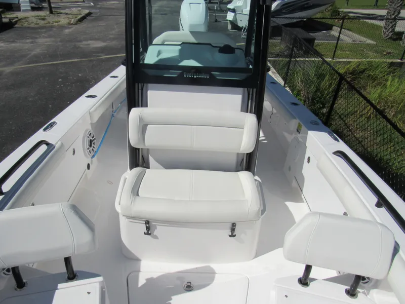 Slide: The Image of 2023 Everglades 253 CC boat interior with white seating and center console. - 34