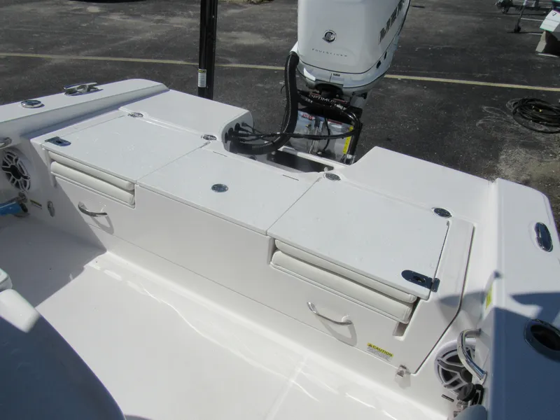 Slide: The Image of 2023 Everglades 253 CC boat stern with storage compartments and outboard motor. - 38